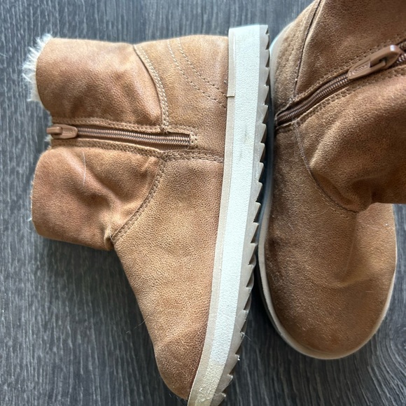 Tan boots - Picture 3 of 4